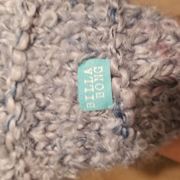 Ladies Billabong winter hat - Picture 2 of 6